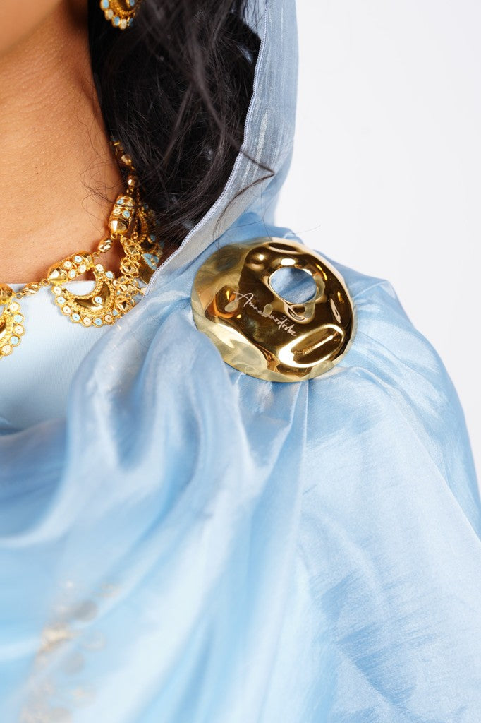 AW SIGNATURE BROCHE