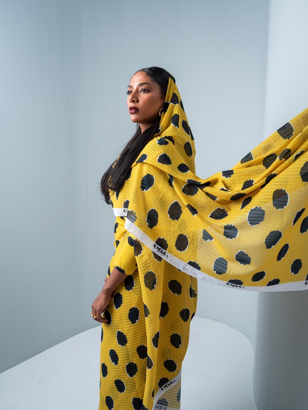 Yellow-black polka dots Toub